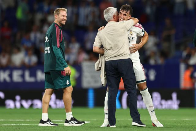 Real Madrid's Portuguese coach Jose Mourinho (C) celebrates with Real Madrid's Spanish forward #19 Carlos Espi Escrihuela (R) at the end of the Spanish league football match between RCD Espanyol and Real Madrid CF at RCDE Stadium in Cornella de Llobregat on August 22, 2026. (Photo by Josep LAGO / AFP)