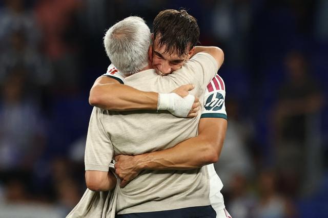 Real Madrid's Portuguese coach Jose Mourinho (L) celebrates with Real Madrid's Spanish forward #19 Carlos Espi Escrihuela at the end of the Spanish league football match between RCD Espanyol and Real Madrid CF at RCDE Stadium in Cornella de Llobregat on August 22, 2026. (Photo by Josep LAGO / AFP)