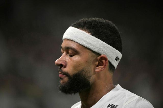 (FILES) Corinthians' Dutch forward #10 Memphis Depay reacts during the Copa Libertadores qualification second round second leg football match between Brazil's Corinthians and Venezuela's Universidad Central at the Neo Quimica Arena Stadium in Sao Paulo, Brazil, on February 26, 2025. Brazilian football club Corinthians announced on August 22, 2026, that it will take “contractual action” against forward Memphis Depay for releasing a music video in which the Brazilian club appears to be on fire, amid growing discontent among fans toward the club's management. (Photo by NELSON ALMEIDA / AFP)