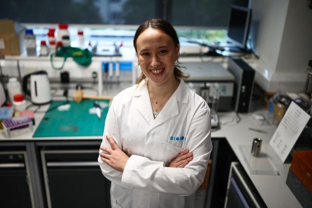 Co-inventor of Bioloon and PhD researcher Juliana Cumming poses for a photo at Imperial College in London on August 19, 2026. A symbol of celebration but an ecological nightmare, the party balloon is undergoing a green revolution: researchers in London claim to have developed the first fully biodegradable model, which they plan to bring to market within two years. (Photo by HENRY NICHOLLS / AFP) / TO GO WITH STORY by Alexandra DEL PERAL