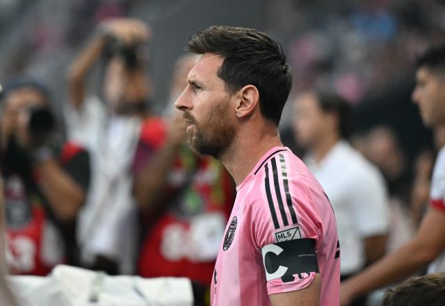 Inter Miami's Argentine forward #10 Lionel Messi steps on the pitch ahead of the Major League Soccer (MLS) regular season football match between Inter Miami CF and Toronto FC at Nu Stadium in Miami, Florida, on August 22, 2026. (Photo by CHANDAN KHANNA / AFP)