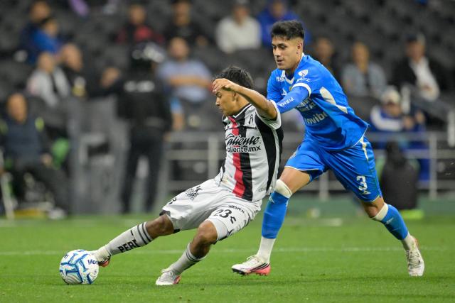 Atlas' midfielder #23 Sergio Hernandez and Cruz Azul's defender #03 Omar Campos fight for the ball during the Liga MX Apertura football match between Cruz Azul and Atlas at the Ciudad de los Deportes Stadium in Mexico City on August 22, 2026. (Photo by Alfredo ESTRELLA / AFP)
