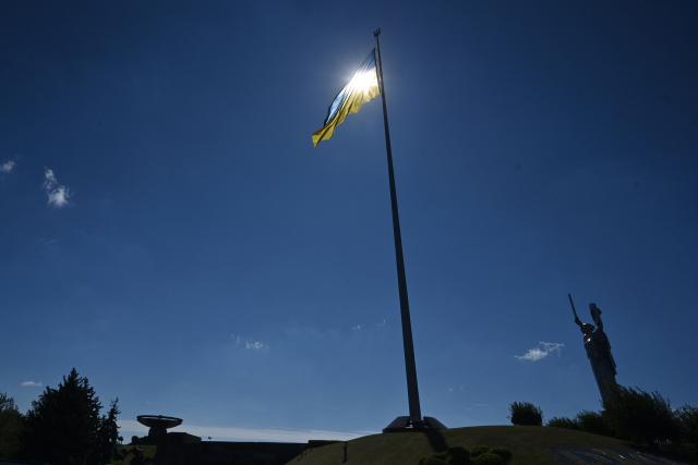 This photograph shows the biggest national flag in the country on a flagpole in front of Motherland Monument during a ceremony marking the National Flag Day of Ukraine in Kyiv on August 23, 2026, amid Russian invasion of Ukraine. (Photo by Sergei SUPINSKY / AFP)