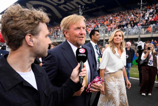 Netherlands' King Willem-Alexander (C) speaks next to Netherlands' Queen Máxima ahead of the Formula One Dutch Grand Prix at The Circuit Zandvoort, western Netherlands, on August 23, 2026. (Photo by JOHN THYS / AFP)