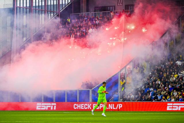 The match is interrupted as Feyenoord' supporters light smoke flares during the Dutch Eredivisie football match between SC Cambuur and Feyenoord at the Kooi Stadion in Leeuwarden on August 23, 2026. (Photo by Olaf KRAAK / ANP / AFP) / Netherlands OUT