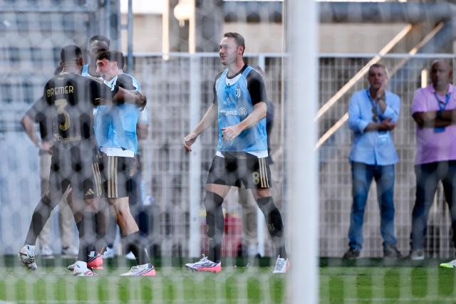 Juventus' Brazilian defender #03 Bremer (L) celebrates with teammates after scoring during the Italian Serie A football match between Frosinone and Juventus at the Benito Stirpe Stadium in Frosinone on August 23, 2026. (Photo by Andreas SOLARO / AFP)