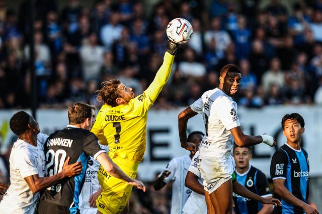Cercle's Belgian goalkeeper Gaetan Coucke (C) punches the ball during the Belgian "Pro League" First Division football match between Club Brugge KV and Cercle Brugge at the Jan Breydel Stadium in Bruges on August 23, 2026. (Photo by BRUNO FAHY / BELGA / AFP) / Belgium OUT