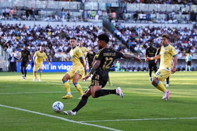 Juventus' Brazilian midfielder #12 Douglas Luiz Soares shoots the ball during the Italian Serie A football match between Frosinone Calcio and Juventus FC at the Benito Stirpe stadium in Frosinone, central Italy on August 23, 2026. (Photo by Andreas SOLARO / AFP)