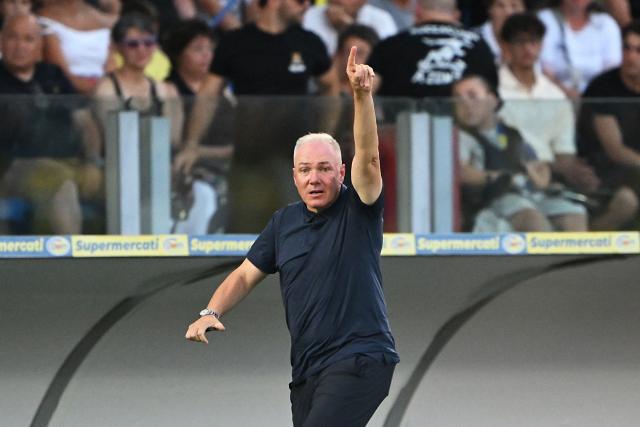 Frosinone's Italian coach Massimiliano Alvini shouts instructions to his players from the touchline during the Italian Serie A football match between Frosinone Calcio and Juventus FC at the Benito Stirpe stadium in Frosinone, central Italy on August 23, 2026. (Photo by Andreas SOLARO / AFP)