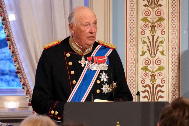 (FILES) Norway's King Harald gives a speech at the gala dinner at the Castle in Oslo on April 8, 2025 during the state visit of Iceland's President Halla Tomasdottir and her husband Bjorn Skulason. The health of Norway’s 89-year-old King Harald V, who is in hospital due to complications from a blood condition, has “deteriorated” over the weekend, a statement from the palace said on August 23, 2026. (Photo by Fredrik Varfjell / NTB / AFP) / Norway OUT
