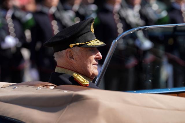(FILES) King Harald V of Norway is seen in a limousine after the arrival of the Danish royal couple for an official state visit to Norway, in Oslo on May 14, 2024. The health of Norway’s 89-year-old King Harald V, who is in hospital due to complications from a blood condition, has “deteriorated” over the weekend, a statement from the palace said on August 23, 2026. (Photo by Lise Еserud / NTB / AFP) / Norway OUT