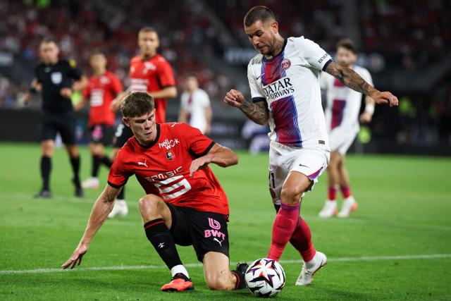 Rennes' English defender #04 Charlie Cresswell (L) fights for the ball with PSG's French defender #21 Lucas Hernandez during the French L1 football match between Stade Rennais FC and Paris Saint-Germain (PSG) at the Roazhon Park stadium in Rennes, western France on August 23, 2026. (Photo by ALAIN JOCARD / AFP)