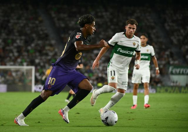 Barcelona's Spanish forward #10 Lamine Yamal controls the ball during the Spanish league football match between Elche CF and FC Barcelona at Martinez Valero Stadium in Elche on August 23, 2026. (Photo by JOSE JORDAN / AFP)