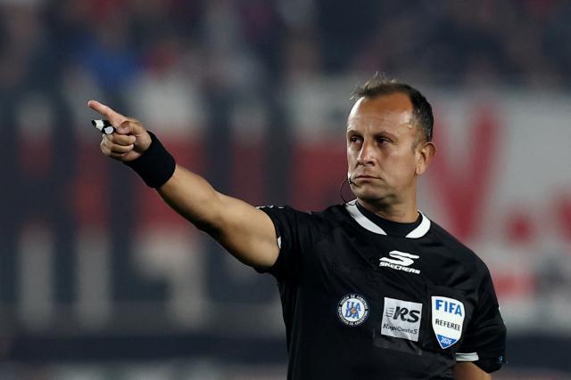 Argentine referee Dario Herrera gestures during the Argentine Professional League 2026 Clausura football match between River Plate and Velez Sarsfield at MAS Monumental Stadium in Buenos Aires on August 23, 2026. (Photo by Alejandro PAGNI / AFP)