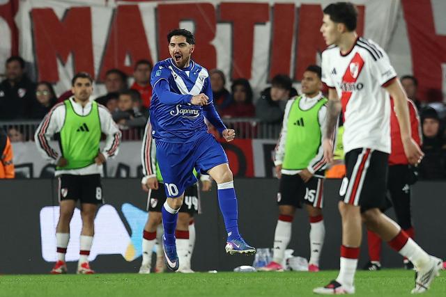Velez Sarsfield's Chilean midfielder #10 Diego Valdes celebrates scoring his team's first goal during the Argentine Professional League 2026 Clausura football match between River Plate and Velez Sarsfield at MAS Monumental Stadium in Buenos Aires on August 23, 2026. (Photo by Alejandro PAGNI / AFP)