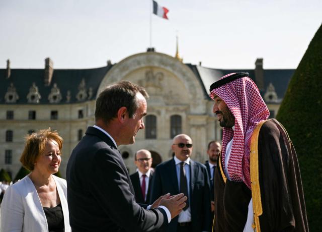 France's Prime Minister Sebastien Lecornu (2nd L) speaks with Saudi Arabia's Crown Prince Mohammed bin Salman (R) during a welcome ceremony as part of his two-day official visit to France, at the Hotel des Invalides in Paris on August 24, 2026. (Photo by Julie SEBADELHA / POOL / AFP)