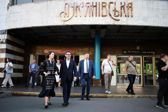 Britain's Prime Minister Andy Burnham (R) leaves the metro station Lukanivska, in Kyiv, on August 24, 2026, during his first trip abroad since taking office. The United Kingdom will keep providing defence aid to Ukraine despite Russia's threats, Prime Minister Andy Burnham said on August 24, 2026 on a visit to Kyiv where allies gathered to discuss support. Air defence supplies are due to be the main priority at the meeting of the Coalition of the Willing, jointly chaired by the leaders of France and Germany, who will participate remotely, and by Britain's Burnham. (Photo by Henry NICHOLLS / POOL / AFP)