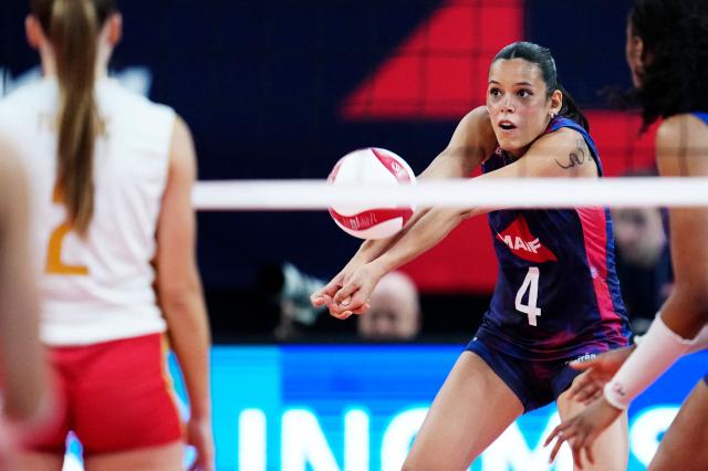 France's Lilou Ratahiry (C) plays the ball during the Women's European Volleyball Championship EuroVolley Pool D match between Montenegro and France at Scandinavium Arena in Gothenburg, Sweden, on August 24, 2026. (Photo by Bjorn LARSSON ROSVALL / TT News Agency / AFP) / Sweden OUT