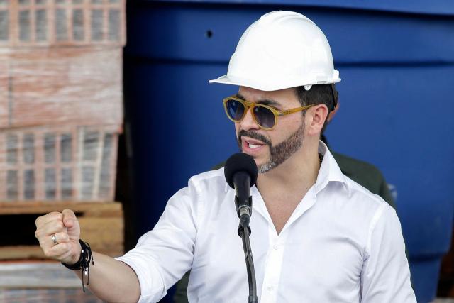 Colombia's President Abelardo de la Espriella delivers a speech at a logistics center in Buenaventura, Valle del Cauca Department, Colombia, on August 24, 2026, two weeks after a 7.4-magnitude earthquake struck the region. (Photo by Cesar QUEIROZ / AFP)