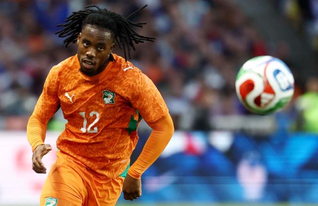 (FILES) Ivory Coast's forward Elye Wahi eyes the ball during the international friendly football match between France and Ivory Coast ahead of the 2026 FIFA World Cup football tournament at the Stade de la Beaujoire in Nantes, western France, on June 4, 2026. OGC Nice officially announced the loan—with an option to buy—of Ivorian international forward Elye Wahi from Frankfurt on August 24, 2026. Wahi, 23, who had previously played for Nice from January to June, received a warm welcome from 'Les Aiglons' supporters upon arrival at the airport on August 23, 2026 and will be eligible to play in the away match against PFC in Paris at the weekend. (Photo by FRANCK FIFE / AFP)