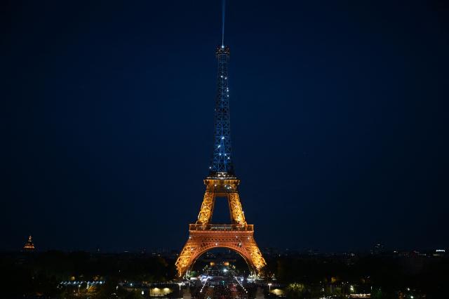 This photograph shows the Eiffel Tower illuminated in the colours of the Ukrainian flag to commemorate the 35th anniversary of Ukrainian independence, in Paris, on August 24, 2026. (Photo by Christophe DELATTRE / AFP)