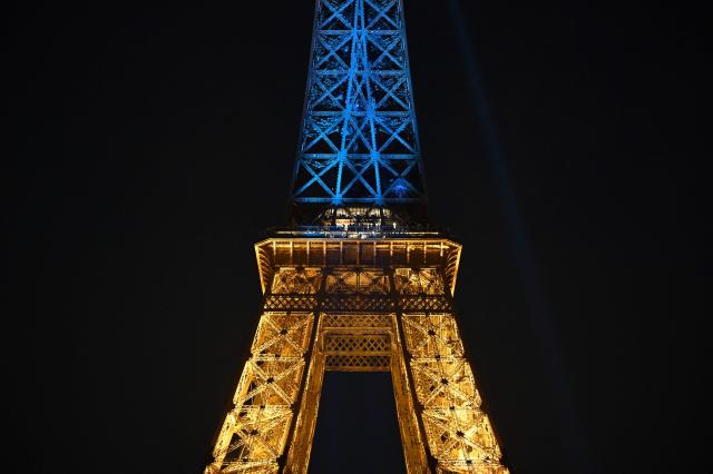 This photograph shows the Eiffel Tower illuminated in the colours of the Ukrainian flag to commemorate the 35th anniversary of Ukrainian independence, in Paris, on August 24, 2026. (Photo by Christophe DELATTRE / AFP)