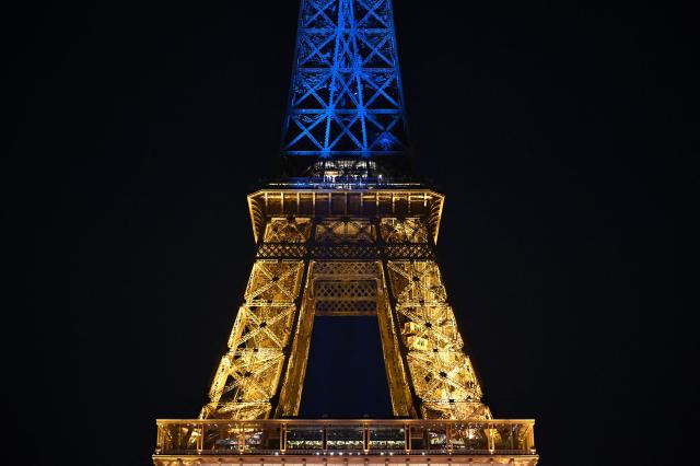 This photograph shows the Eiffel Tower illuminated in the colours of the Ukrainian flag to commemorate the 35th anniversary of Ukrainian independence, in Paris, on August 24, 2026. (Photo by Christophe DELATTRE / AFP)