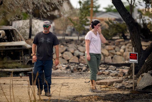 Residents check what's left of their property burned by the Hawk Fire in Reno, Nevada on August 24, 2026. Tens of thousands of people looked set to spend another night away from home on August 24 as a wind-driven fire bore down on the western US city of Reno. Schools were shuttered as smoke swathed the city in Nevada, near the California border, home to around 280,000 people.
Around 24,000 were still under evacuation orders on Monday, officials said, down from over 40,000 at its peak. (Photo by Josh Edelson / AFP)