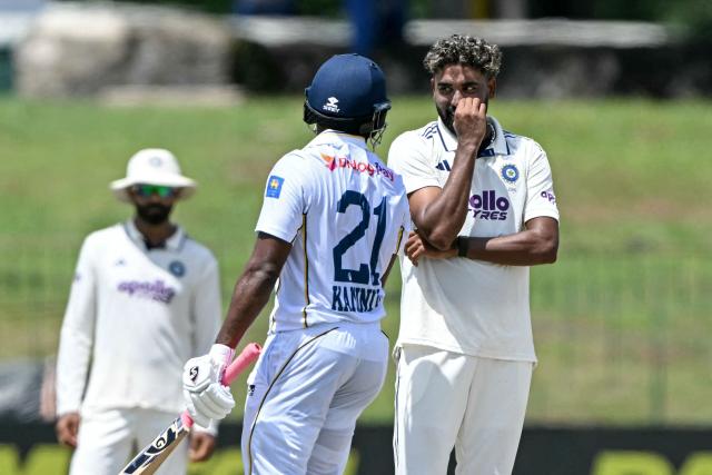 India's Mohammed Siraj (R) speaks with Sri Lanka's Kamindu Mendis during the third day of the second Test cricket match between Sri Lanka and India at the Sinhalese Sports Club Ground in Colombo on August 25, 2026. (Photo by Ishara S. KODIKARA / AFP)