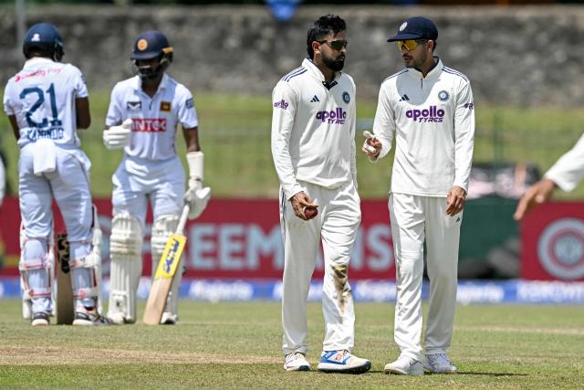 India's captain Shubman Gill (R) speaks with teammate Saransh Jain (2R) during the third day of the second Test cricket match between Sri Lanka and India at the Sinhalese Sports Club Ground in Colombo on August 25, 2026. (Photo by Ishara S. KODIKARA / AFP)
