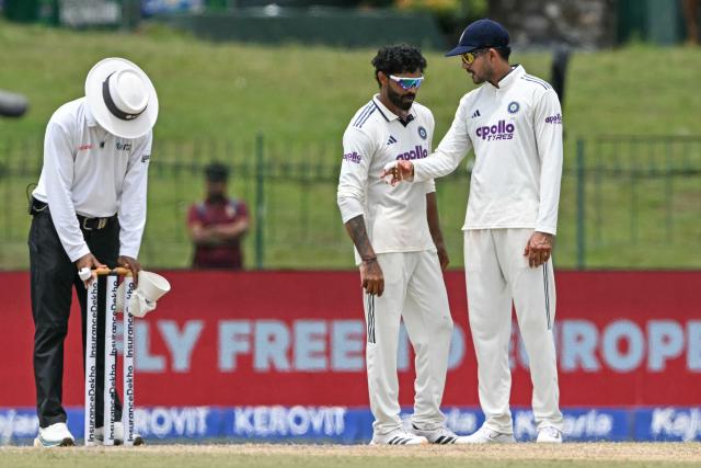 India's captain Shubman Gill (R) speaks with teammate Ravindra Jadeja (C) as an umpire resets the bails during the third day of the second Test cricket match between Sri Lanka and India at the Sinhalese Sports Club Ground in Colombo on August 25, 2026. (Photo by Ishara S. KODIKARA / AFP)