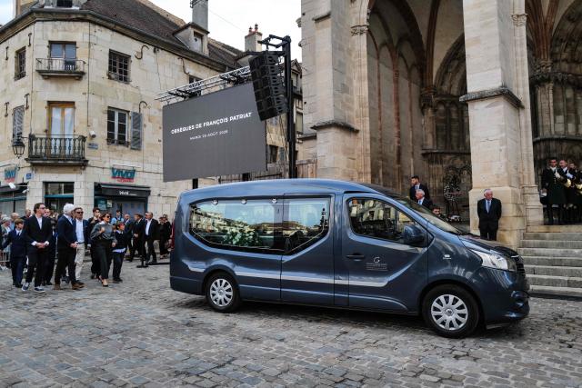 The hearse carrying the coffin of French senator Francois Patriat arrives for his funeral ceremony at the former collegiate church of Notre-Dame in Semur-en-Auxois on August 25, 2026. Senator from the Côte-d'Or, former president of the Burgundy Region, former minister and president of the "Rassemblement des democrates, progressistes et independants" group in the Senate Francois Patriat died at a hospital in Dijon as a result of a serious bicycle accident that occurred on July 17. (Photo by OLIVIER CHASSIGNOLE / AFP)
