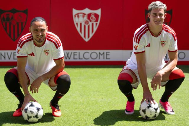 Sevilla FC's Georgian midfielder Giorgi Kochorashvili (L) and Sevilla FC's British forward Robbie Ure pose during their official presentation at the Ramon Sanchez Pizjuam stadium in Seville on August 25, 2026. (Photo by JORGE GUERRERO / AFP)
