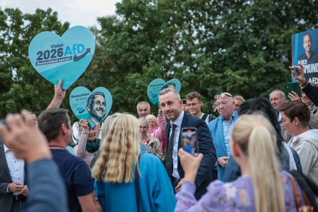 Far-right Alternative for Germany (AfD) party's main candidate Ulrich Siegmund greets supporters as he arrives for a debate on MDR regional TV in Magdeburg, eastern Germany on August 26, 2026. Saxony-Anhalt will go to the polls in the regional elections on September 6, 2026. (Photo by Ronny HARTMANN / AFP)