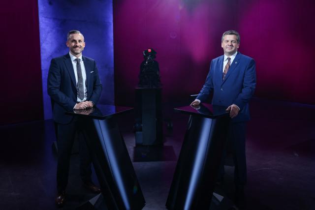 Ulrich Siegmund (L), far-right Alternative for Germany (AfD)'s main candidate in the Saxony-Anhalt state election and Sven Schulze, Saxony-Anhalt's State Premier and Christian Democratic Union's (CDU) main candidate in the Saxony-Anhalt state election take part in a head-to-head debate on MDR regional TV in the Broadcasting Center Saxony-Anhalt in Magdeburg, on August 26, 2026, ahead of the upcoming state elections. Saxony-Anhalt will go to the polls in the regional elections on September 6, 2026. (Photo by Ronny HARTMANN / AFP)