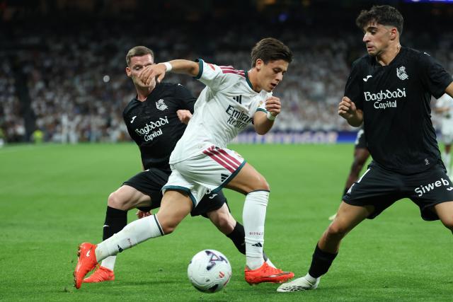 Real Madrid's Turkish midfielder #15 Arda Guler (C) controls the ball during the Spanish league football match between Real Madrid CF and Real Sociedad  at Santiago Bernabeu Stadium in Madrid on August 26, 2026. (Photo by Thomas COEX / AFP)