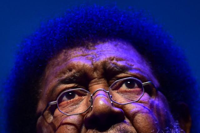 (FILES) Uruguayan musician and songwriter Ruben Rada performs during the Medio y Medio music festival at Circo Voador in Rio de Janeiro, Brazil on September 5, 2025. Uruguayan musician and composer Ruben Rada, who forged a distinctive musical identity by blending candombe with genres such as rock and jazz, died of pneumonia at the age of 83 on August 26, 2026, his family announced. (Photo by Pablo PORCIUNCULA / AFP)
