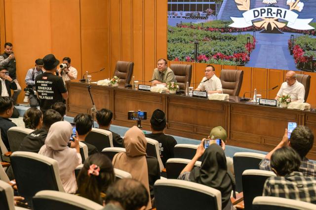 Two Deputy Speakers of the Indonesian House of Representatives Saan Mustofa (L) and Sufmi Dasco Ahmad (R) attend at a meeting to receive representatives of protesters at the House of Representatives building in Jakarta on August 27, 2026, following a demonstration urging lawmakers to immediately pass an asset forfeiture law for corruptors. (Photo by BAY ISMOYO / AFP)