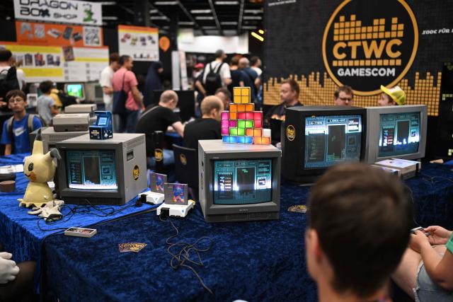 Gamers play retro video games at the Gamescom video games trade fair on the fair grounds in Cologne, western Germany, on August 27, 2026. The 2026 edition of the vast Gamescom trade fair in Cologne, Germany will be running from August 26 to 30, 2026. (Photo by Ina FASSBENDER / AFP)