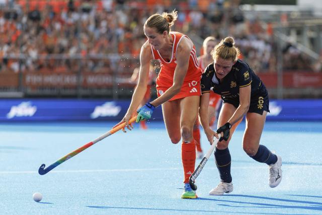 Netherlands' Felice Albers (L) fights for the ball with Belgium's Emma Puvrez during the 2026 FIH Women's Hockey World Cup semifinal between the Netherlands and Belgium at the Wagener Stadium in Amstelveen, western Netherlands, on August 27, 2026. (Photo by Sem VAN DER WAL / ANP / AFP) / Netherlands OUT