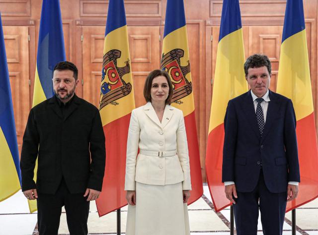 Moldovan President Maia Sandu (C), Ukrainian President Volodymyr Zelensky (L) and Romanian President Nicusor Dan (R) pose at Moldovan Presidency headquarters in Chisinau on August 27, 2026, to attend official ceremonies marking Moldova’s National Day. Moldova celebrates its National Day on August 27, commemorating the adoption of the Declaration of Independence from the Soviet Union in 1991. Zelenskyy joined Moldovan leaders and foreign dignitaries for events dedicated to the anniversary of independence. (Photo by Elena COVALENCO / AFP)