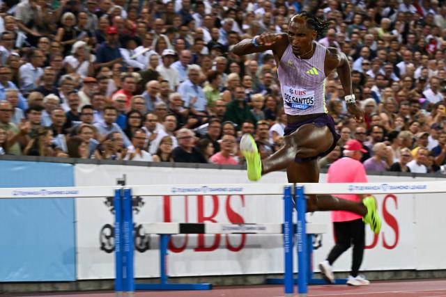 Brazil's Alison dos Santos competes in the men's 400m hurdles prior to win and break the world record during the IAAF Diamond League athletics meeting, at the Letzigrund Stadium, in Zurich on August 27, 2026. (Photo by Fabrice COFFRINI / AFP)
