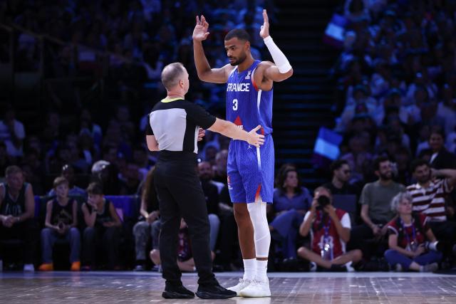 France's #3 Timothé Luwawu-Cabarrot speaks with the referee during the FIBA Basketball World Cup 2027 European Qualifier game between France and Slovenia at the Palais Omnisports de Paris-Bercy, in Paris on August 27, 2026. (Photo by SIMON WOHLFAHRT / AFP)