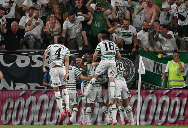 Ferencvaros' players celebrate their opening goal during the UEFA Europa League second leg playoff football match between Ferencvaros and Trabzonspor in Budapest on August 27, 2026. (Photo by Attila KISBENEDEK / AFP)