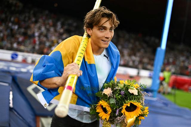 Sweden's Armand Duplantis celebrates after winning the men's pole vault during the IAAF Diamond League athletics meeting, at the Letzigrund Stadium, in Zurich on August 27, 2026. (Photo by Fabrice COFFRINI / AFP)