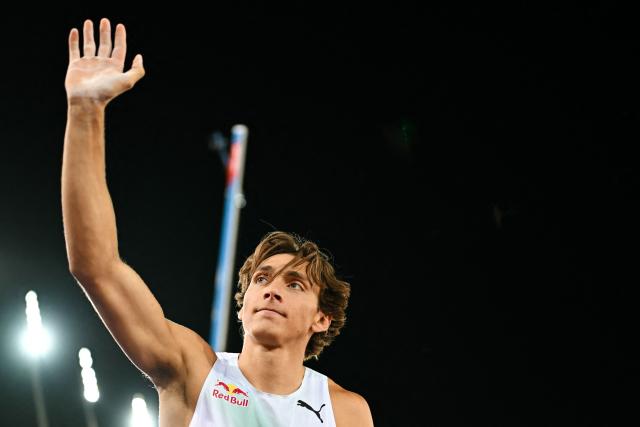 Sweden's Armand Duplantis celebrates after winning the men's pole vault during the IAAF Diamond League athletics meeting, at the Letzigrund Stadium, in Zurich on August 27, 2026. (Photo by Fabrice COFFRINI / AFP)