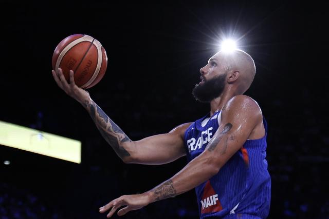 France's #10 Evan Fournier goes for the basket during the FIBA Basketball World Cup 2027 European Qualifier game between France and Slovenia at the Palais Omnisports de Paris-Bercy, in Paris on August 27, 2026. (Photo by SIMON WOHLFAHRT / AFP)