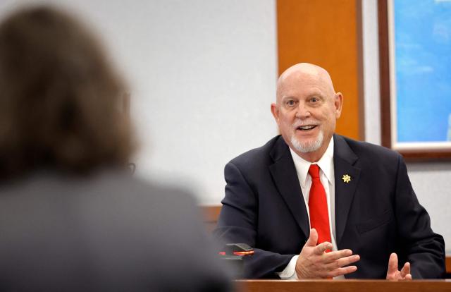 Former Las Vegas Metro Police detective Dan Long responds to a question from defense attorney Michael Sanft during the Duane Davis murder trial, related to the 1996 killing of rapper Tupac Shakur, in Clark County District Court at the Regional Justice Center on August 27, 2026. The trial of the former gang leader accused of orchestrating the murder of rapper Tupac Shakur began on August 10, 30 years after one of America's most high-profile unresolved killings. The proceedings, expected to last a month, will likely not make clear who fired the shots that killed the California hip-hop legend on the night of September 7, 1996, while he was in Las Vegas to see a Mike Tyson boxing match. (Photo by Steve Marcus / POOL / AFP)