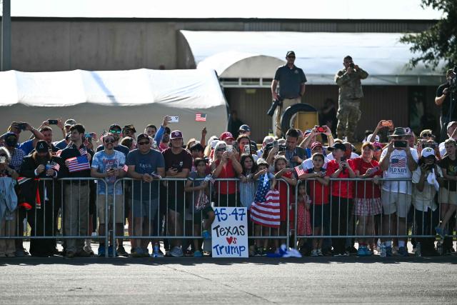 People watch US President Donald Trump's motorcade drive past in Houston, Texas, on August 27, 2026. Trump is in Houston to headline an Republican National Committee (RNC) fundraiser to boost Ken Paxton's US Senate campaign. (Photo by Kent NISHIMURA / AFP)