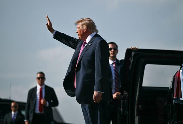 US President Donald Trump waves before entering his limousine upon arrrival at Ellington Airport in Houston, Texas, on August 27, 2026. Trump is in Houston to headline a Republican National Committee (RNC) fundraiser to boost Ken Paxton's US Senate campaign. (Photo by Kent NISHIMURA / AFP)